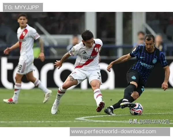 曼联逆转国米3-2晋级世界杯决赛神扑瞬间成焦点引发转会热议